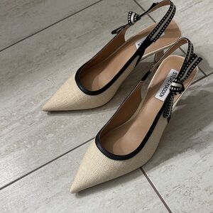 Steve Madden Beige and Black Slingback Heels..size 9M
Sling back NEW